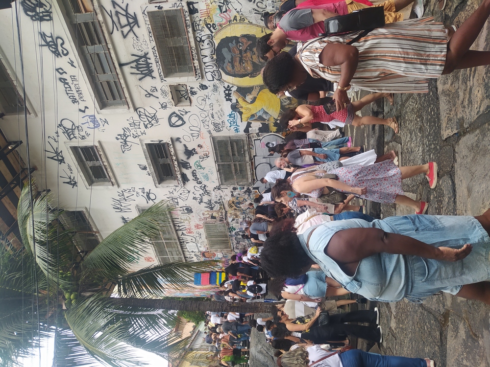 O walking tour passa pela Pedra do Sal, onde acontecem rodas sambas tradicionais da cidade